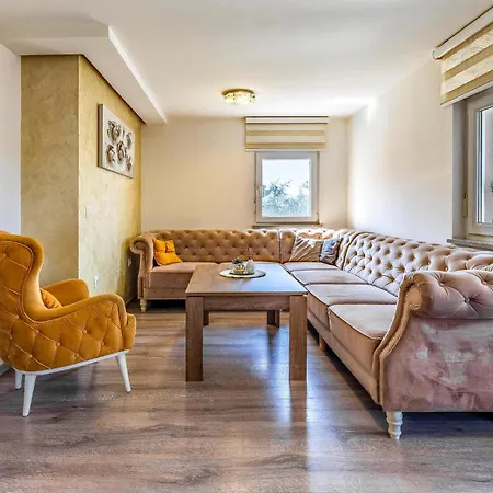 Casa de Férias Stunning In Pula