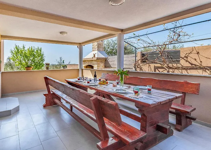 Stunning In Tatil Evi Pula